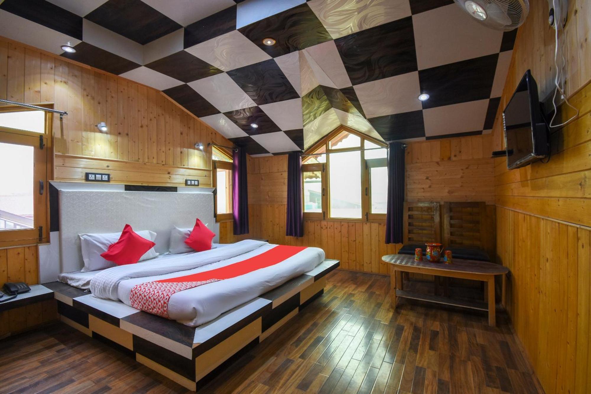 Oyo Hotel New Divine Kashmir Durgjan Екстер'єр фото