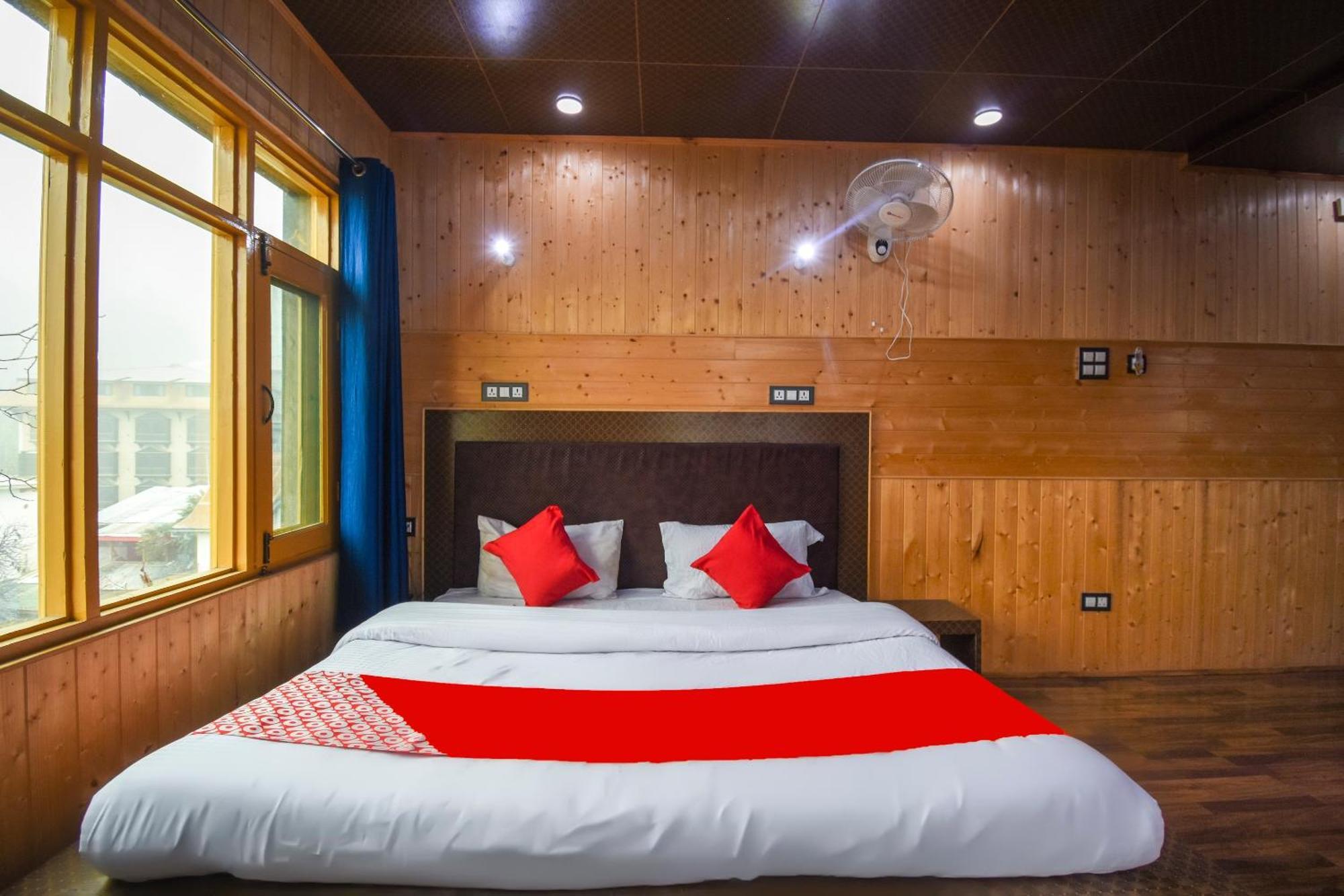 Oyo Hotel New Divine Kashmir Durgjan Екстер'єр фото