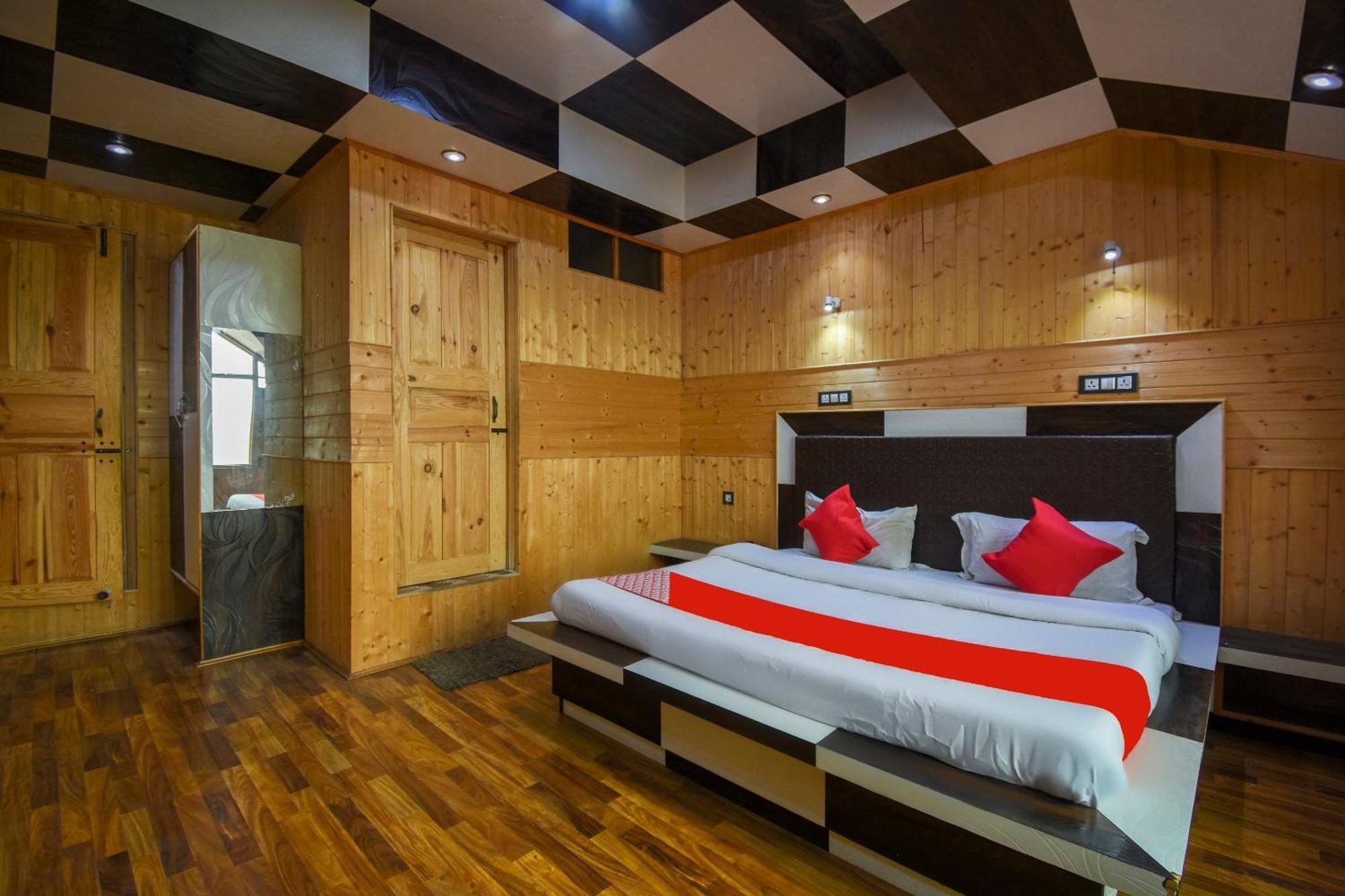 Oyo Hotel New Divine Kashmir Durgjan Екстер'єр фото